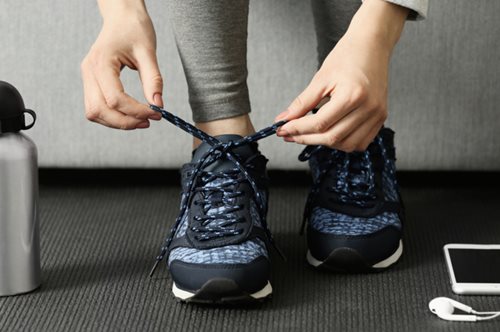 Τα 10 ωραιότερα και πιο οικονομικά running shoes της Intersport από 19.99 ευρώ