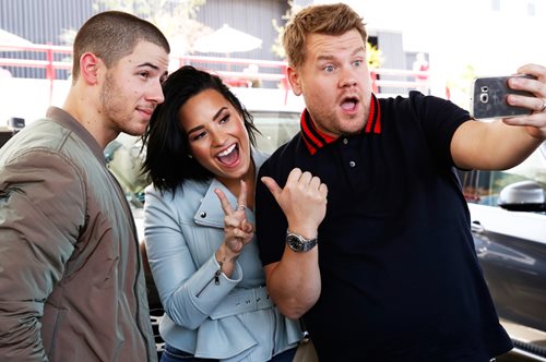 To νέο Carpool Karaoke με Demi Lovato και Nick Jonas είναι το πιο αστείο video της ημέρας