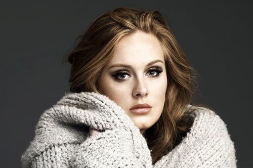 Η Adele κάνει το marketing της μουσικής βιομηχανίας να παραμιλάει