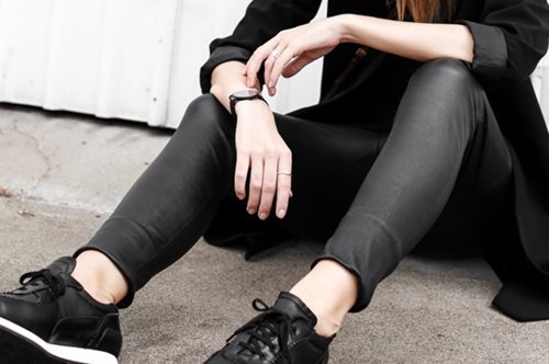 Έχουν τα leggings αντικαταστήσει τα παντελόνια; Ιδού η απορία 