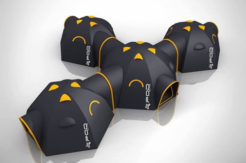 Σκηνές πέντε αστέρων συνδέονται μεταξύ τους κάνοντας το κάμπινκ πιο παρεΐστικο