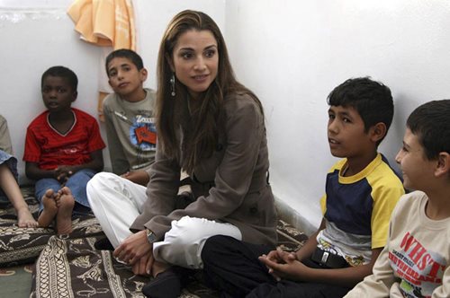 Συγκλονίζει η βασίλισσα Ράνια της Ιορδανίας: «Ένας ζωντανός θάνατος. Αυτό είδα στη Λέσβο»