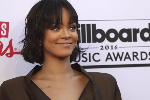 Η Rihanna έκανε την ωραιότερη εμφάνιση στα Billboard.Πώς θα την αντιγράψεις οικονομικά