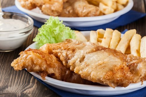 Fish Café: Εδώ τρώνε fish&chips οι τουρίστες της Αθήνας αλλά και οι τουρίστες του street food