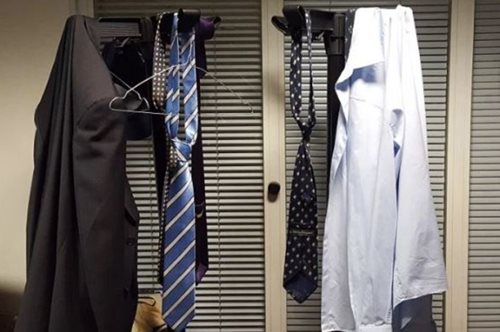 “Είμαι εργαζόμενος του MEGA (;)”