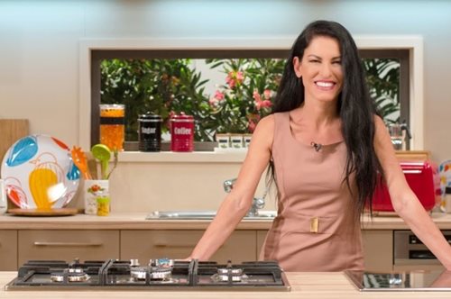 H Ελένη Ψυχούλη λατρεύει το κλασικό φαγητό και το κέντημα και μοιράζεται μαζί μας μια τέλεια συνταγή