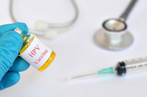 Κονδυλώματα: ένα σεξουαλικά μεταδιδόμενο νόσημα που μας αφορά όλους, κυρίως όμως τις γυναίκες