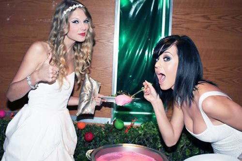 Το τρυφερό tweet της Perry στην άσπονδη φίλη της, Swift και η παγίδα που έκρυβε