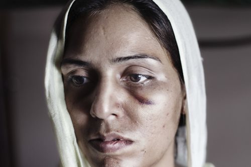 «Δοκίμασε να με χτυπήσεις...»: Η καμπάνια των γυναικών του Πακιστάν κατά της ενδοοικογενειακής βίας