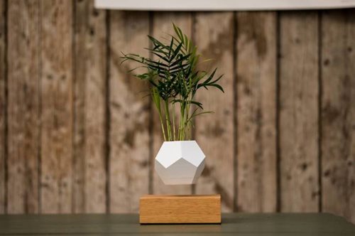 Τέλεια ιδέα! Βάζα που πετάνε στον αέρα 