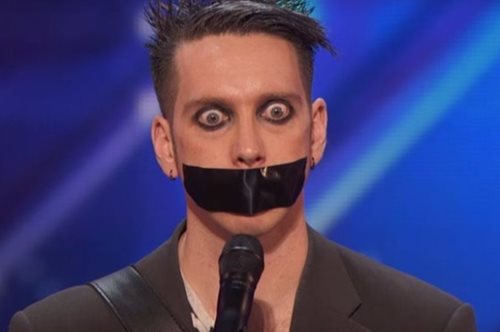 Εμφανίστηκε με μονωτική ταινία στο America's Got Talent και καταχειροκροτήθηκε. Τι παρουσίασε; 