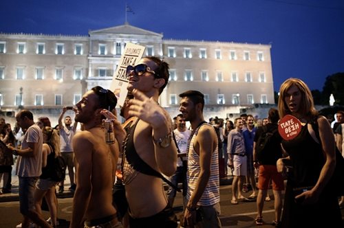 Αυτό είναι το σποτ του Athens Gay Pride που απέρριψε το ΕΣΡ δύο φορές