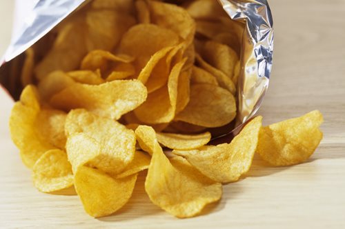 Μη δείτε αυτό το βίντεο για το πώς φτιάχνονται τα πατατάκια, θα μετανιώσετε για όσα έχετε φάει