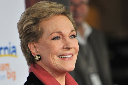 Η Tζούλι Άντριους τραγουδά ξανά με τα 