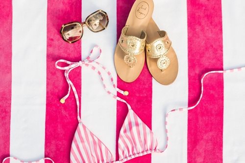 Φορέστε τα σανδάλια της Τζάκι Κένεντι!