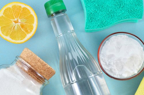 Bγάλε τα χημικά από τη ζωή σου: 10 τρόποι καθαρισμού με φυσικά προϊόντα