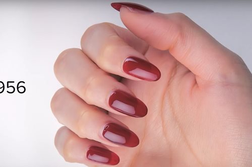 Η Τζένιφερ Λόπεζ με το χρώμα νυχιών που όλες οι fashionistas επιλέγουν φέτος την άνοιξη