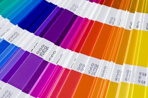 Η ψυχολογική ερμηνεία των χρωμάτων. Τι σημαίνει για εμάς εάν αγαπάμε το κίτρινο ή φοράμε μοβ;