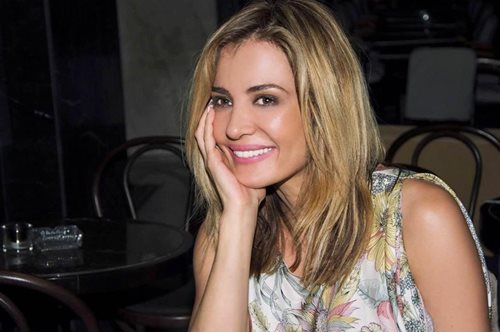 Η Δήμητρα Ματσούκα φόρεσε εξαιρετικά τη μεγαλύτερη τάση του καλοκαιριού. 10 οικονομικές προτάσεις