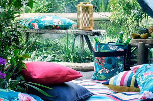 10 φανταστικά μαξιλάρια που θα δώσουν στυλ και άνεση στο μπαλκόνι σας
