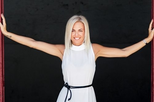 Η Κοντοβά χώρισε με τον Μπουρδούμη και έκανε την πιο καλοκαιρινή εμφάνιση με λευκό σορτς