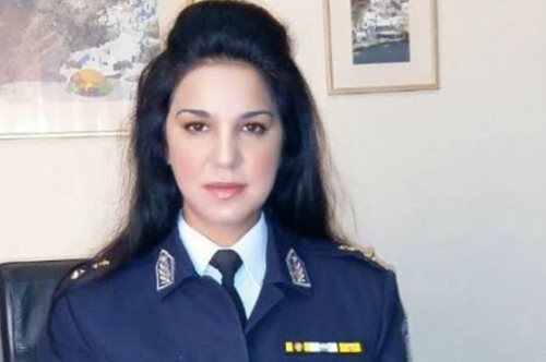 Κάνει την ΕΛ.ΑΣ ομορφότερη. Δείτε την 36χρονη που διοικεί το Αστυνομικό Τμήμα Σαντορίνης