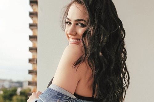 Είσαι καλεσμένη σε γάμο;5 οικονομικές προτάσεις για να ντυθείς τέλεια, όπως η Κόνι Μεταξά