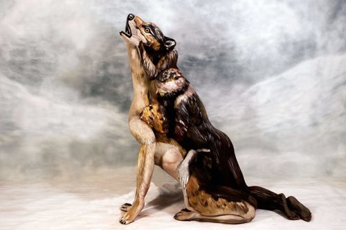 Στον πίνακα με τον λύκο κρύβονται τρεις ημίγυμνες γυναίκες. Μπορείς να τις εντοπίσεις; 