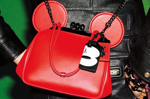 Μένουμε πάντα παιδιά. Η συνεργασία Coach με Disney είναι ό,τι ωραιότερο είδαμε τελευταία