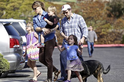 Δε φαντάζεστε γιατί ο Μπεν Άφλεκ και η Τζένιφερ Γκάρνερ αν και έχουν χωρίσει δεν παίρνουν διαζύγιο