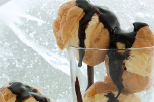 Παγωμένο προφιτερόλ από τον Στέλιο Παρλιάρο