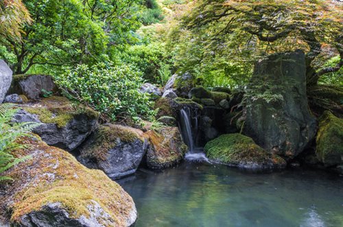 Ένας εντυπωσιακός καταρράκτης μόλις 30 λεπτά από το κέντρο της Αθήνας