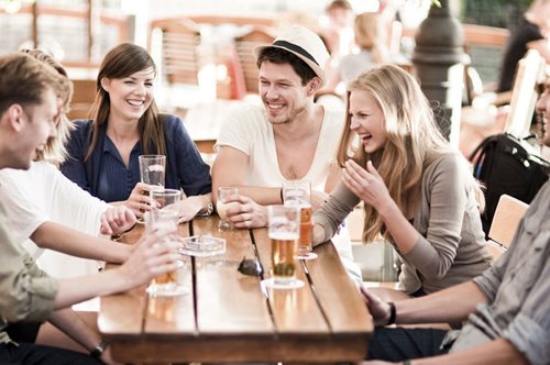 Ποιο ποτό επιβαρύνει λιγότερο το συκώτι; Ποιο είναι το πιο «αθώο»;