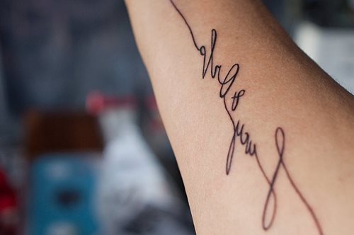 Φοιτητές εφηύραν μελάνι για τατουάζ που σβήνει όταν το βαρεθείς