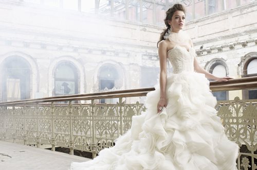 Γιατί τα νυφικά έχουν λευκό χρώμα; Βρήκαμε - επιτέλους - την απάντηση