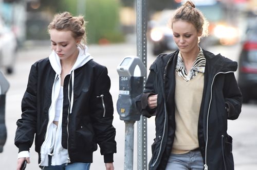Η Lily Rose Depp είναι ίδια η Vanessa Paradis. Δες πως ήταν η Vanessa μικρούλα