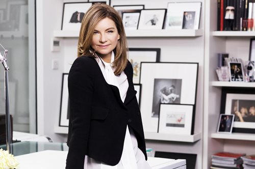 Πόσο μακριά μπορείς να φτάσεις μέσα από ένα e-shop; Η Ναταλί κατακτά το Παλάτι του Μπάκινχαμ.