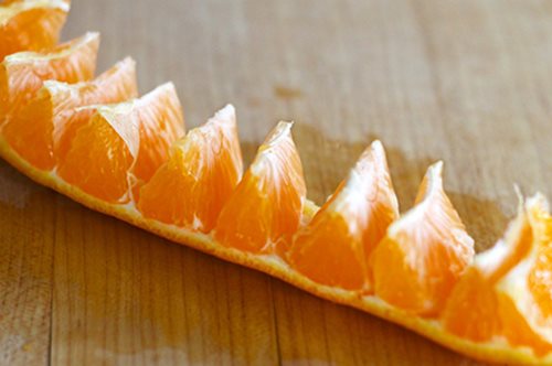 Ξέρατε ότι τόσα χρόνια ξεφλουδίζατε λάθος το πορτοκάλι;