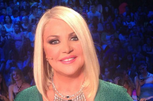 Η Ρούλα Κορομηλά σαν κοριτσάκι με το απόλυτο casual look