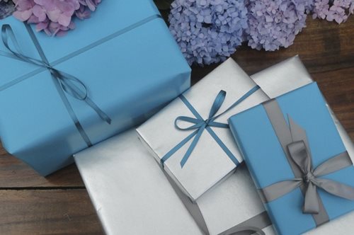 Έχετε να πάτε σε γάμο; Σας προτείνουμε 10+1 δώρα έως €65 που μοιάζουν πανάκριβα