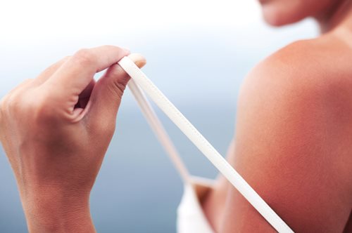 Κάηκες στα πρώτα μπάνια: 5+1 λύσεις για να βρεις γρήγορη ανακούφιση