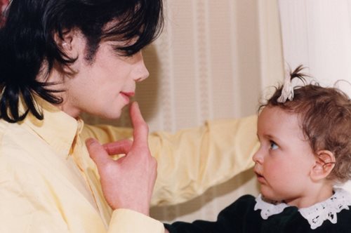 Βίντεο-σοκ στο δωμάτιο της φρίκης του Μάικλ Τζάκσον