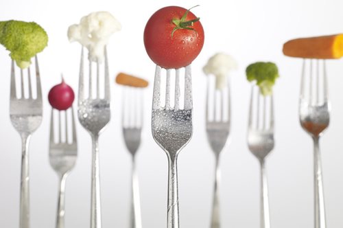 Πόσες θερμίδες χρειάζεσαι την ημέρα βάσει των κιλών σου; Δες τους πίνακες υπολογισμού