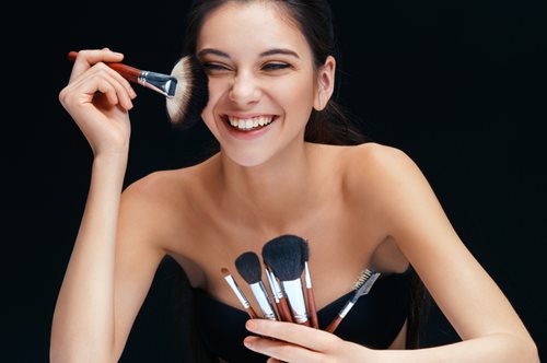 Όλα τα πινέλα που πρέπει να έχετε στο νεσεσέρ σας και χρήσιμες συμβουλές για άψογη εφαρμογή