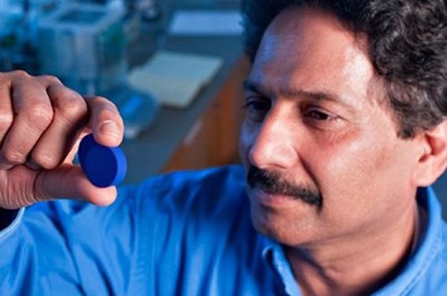 YInMn blue: Επιστήμονες ανακάλυψαν μια ολοκαίνουργια απόχρωση του μπλε