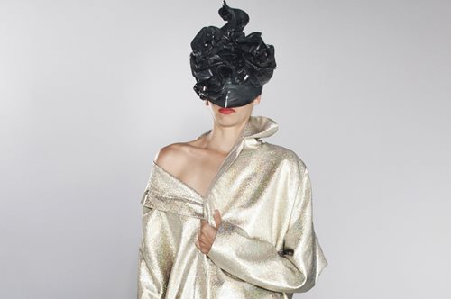 Ο Άγγελος της μόδας ενοχλείται από τις fast fashion ρέπλικες και τους χομπίστες Έλληνες σχεδιαστές