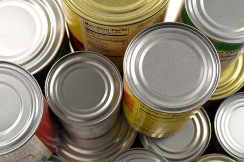 Πώς να ανοίξεις μία κονσέρβα εάν δεν έχεις ανοιχτήρι. Κι όμως, υπάρχει τρόπος