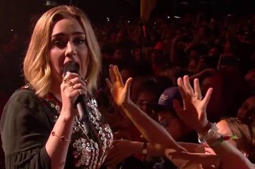 150.000 θεατές τραγούδησαν το Someone like you της Adele προκαλώντας μας ρίγη ευτυχίας