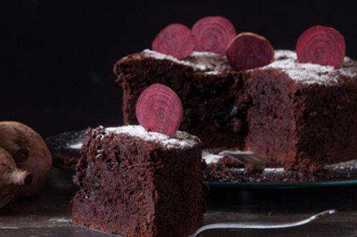 Κέικ με παντζάρι του Στέλιου Παρλιάρου. Θα το τολμούσες; 