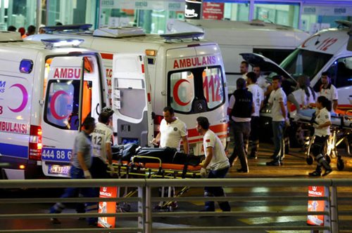 Εικόνες από το μακελειό στο αεροδρόμιο Ατατούρκ με 36 νεκρούς και 147 τραυματίες 